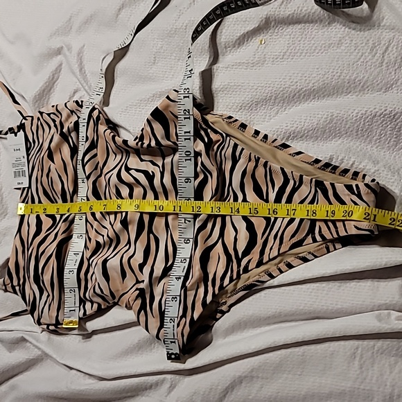 NWT Curve Loving Lace Up Back Adjustable Lined One Piece  cheeky back swim - Picture 3 of 9